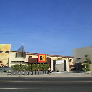 One Serenata Hotel Bacao